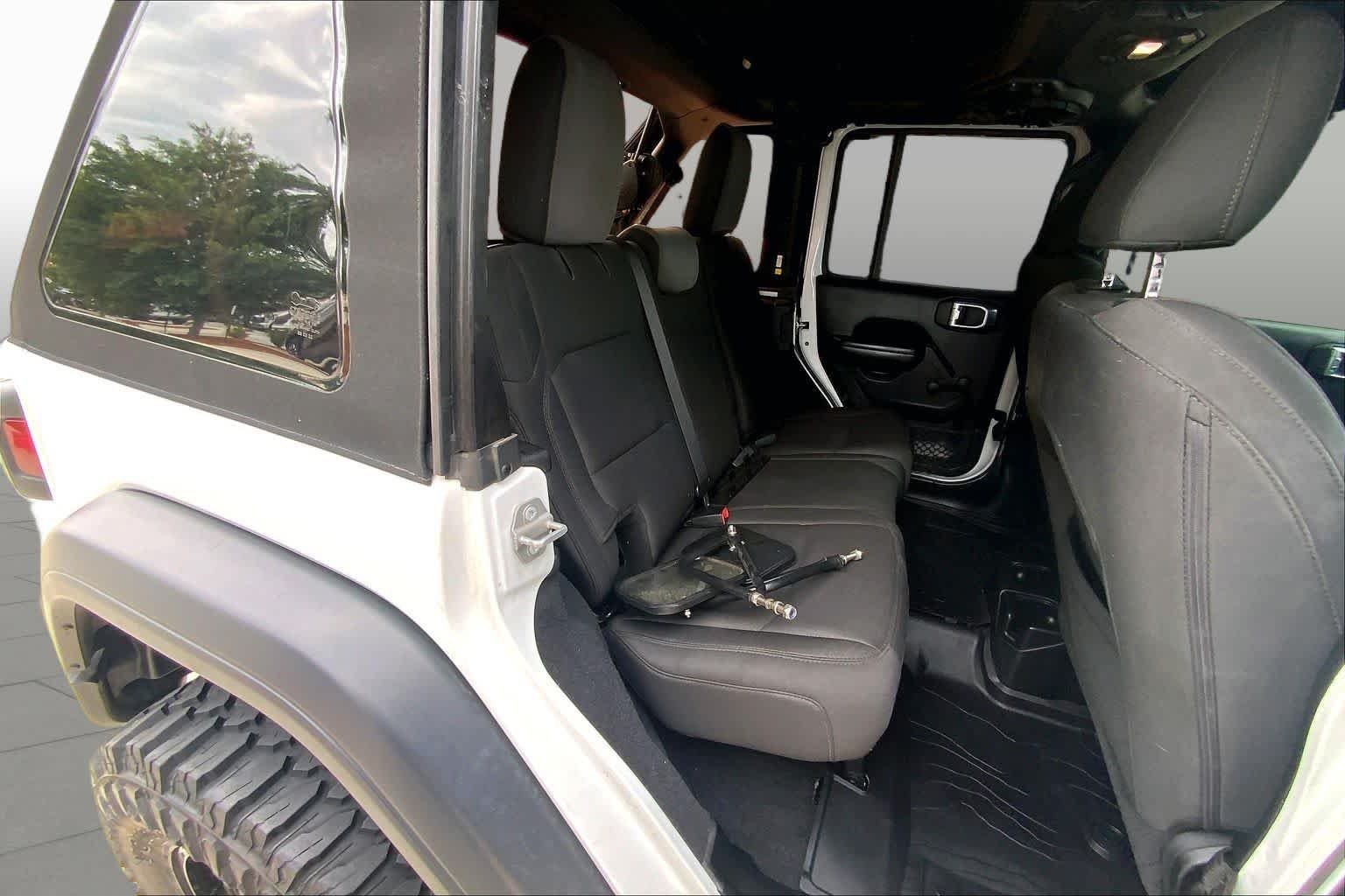 Used 2018 Bright White Clearcoat Jeep Sport image 20
