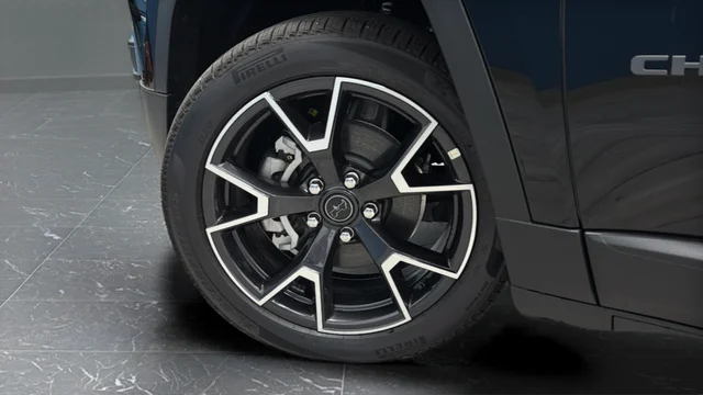 New 2026 Diamond Black Crystal Pearl-Coat Exterior Paint Jeep Limited image 37