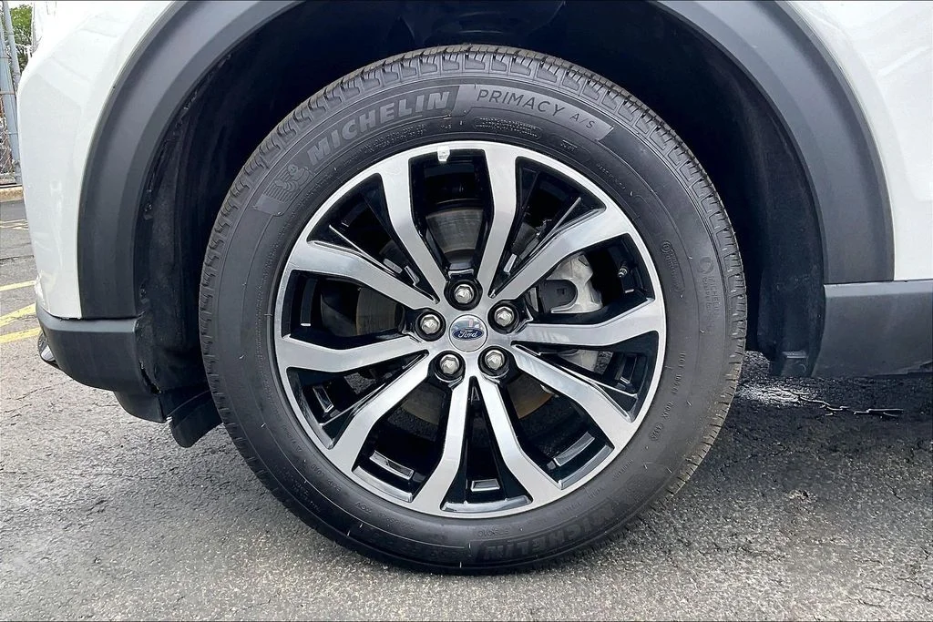 New 2026 Star White Metallic Tri-Coat Ford ST-Line image 8