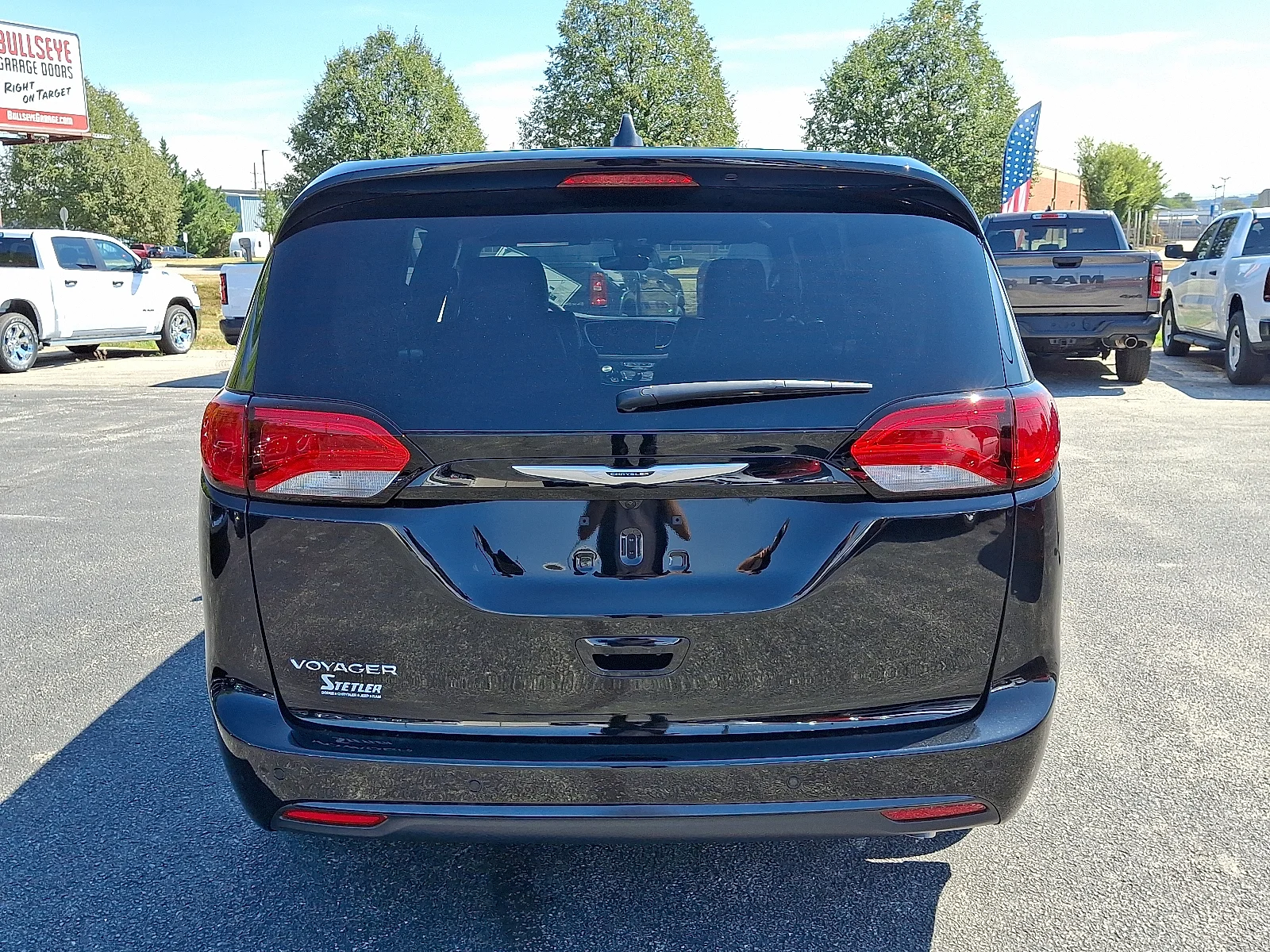 2026 Chrysler Voyager LX - Photo 7