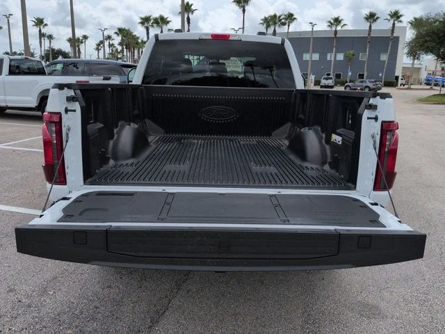 New 2026 Oxford White Ford XLT image 13
