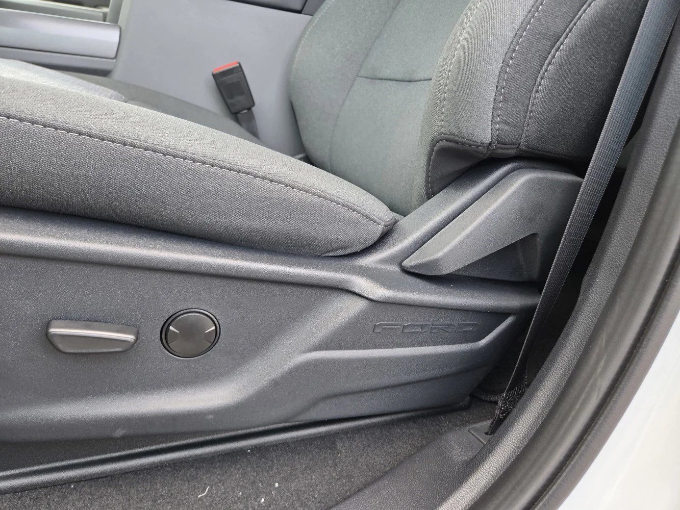 New 2026 Avalanche Ford XLT image 15