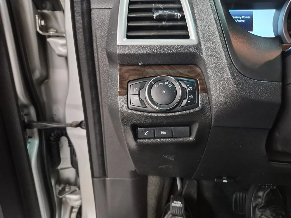 Used 2015 Ingot Silver Ford Limited image 23