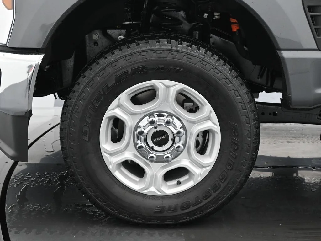 New 2026 Carbonized Gray Metallic Ford XLT image 22
