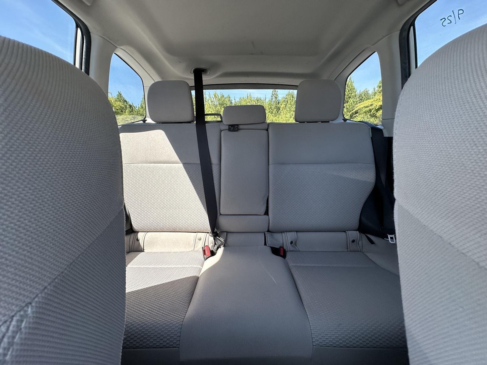 Used 2015 Satin White Pearl Subaru 2.5i Premium image 13