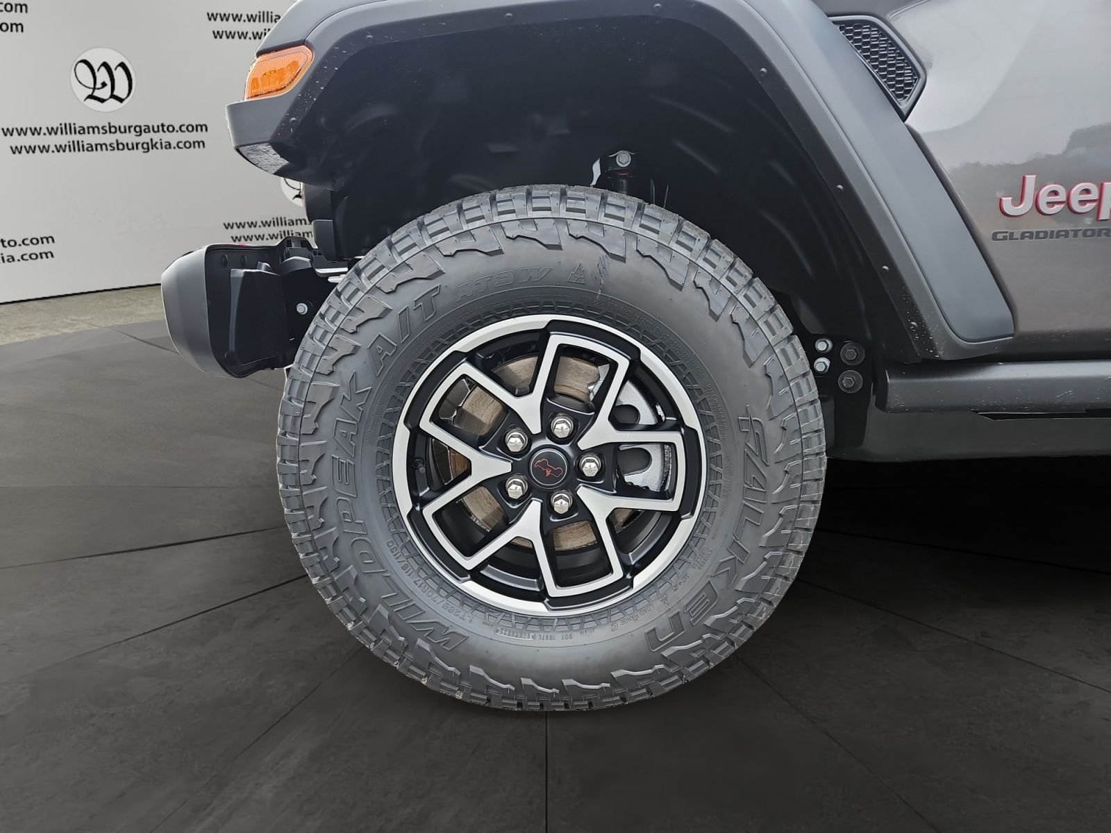 New 2026 Granite Crystal Metallic Clear-Coat Exterior Paint Jeep Rubicon image 14