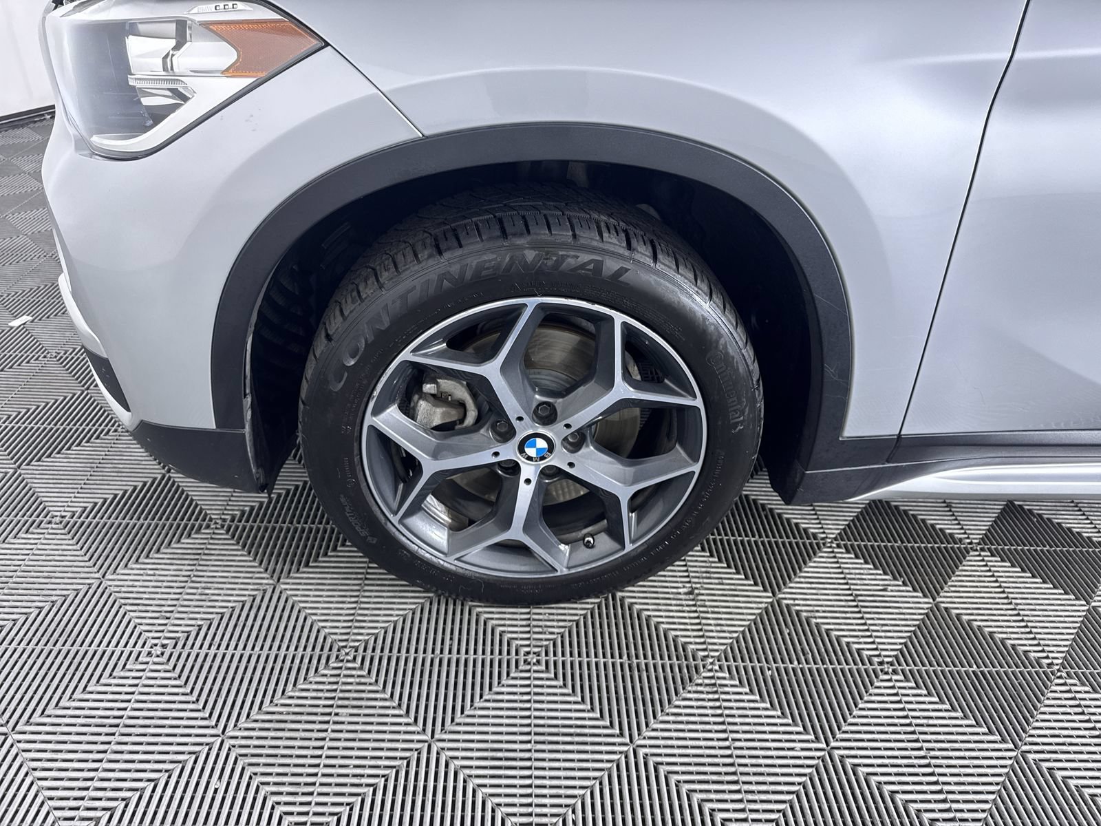 Used 2018 Glacier Silver Metallic BMW xDrive28i image 24
