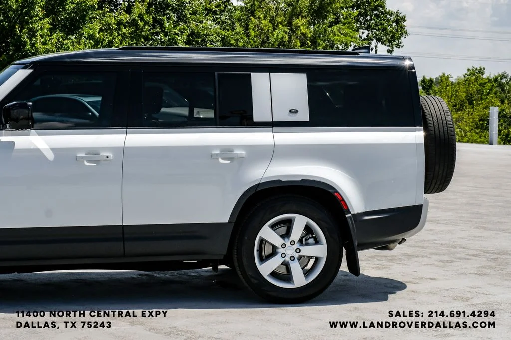 Used 2024 Fuji White Land Rover S image 15