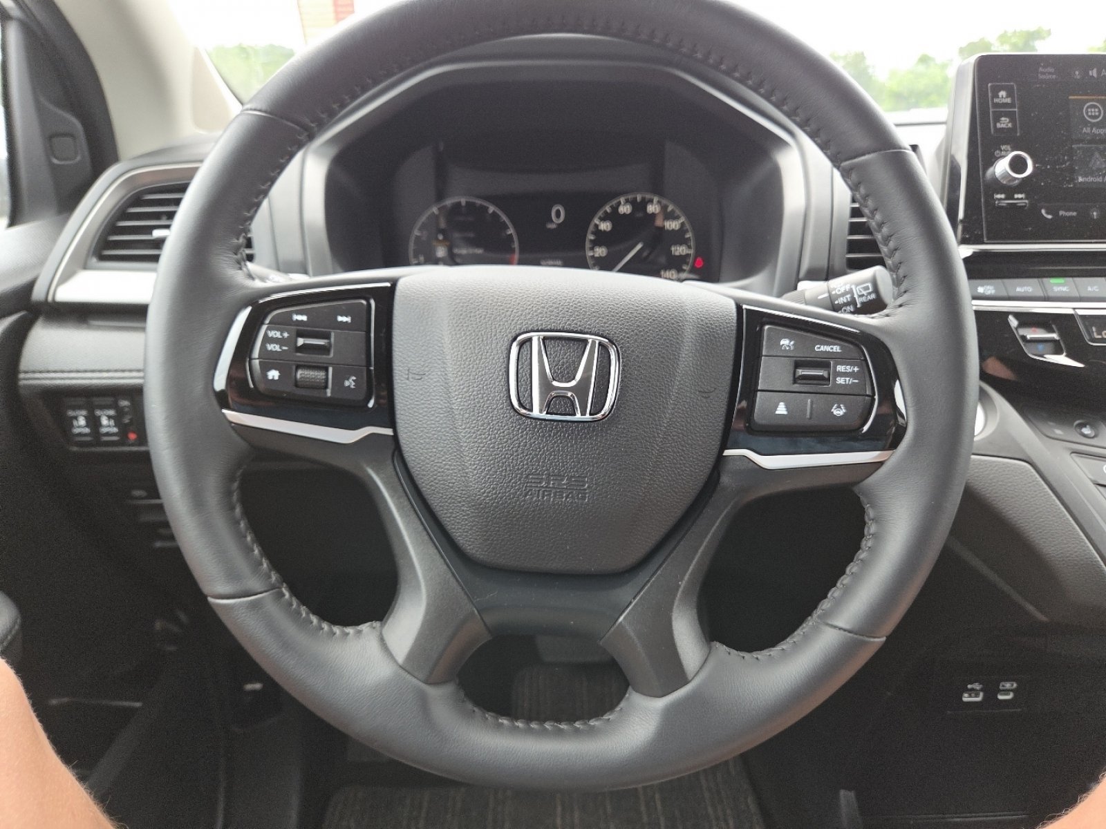 Used 2025 Solar Silver Metallic Honda EX-L image 31