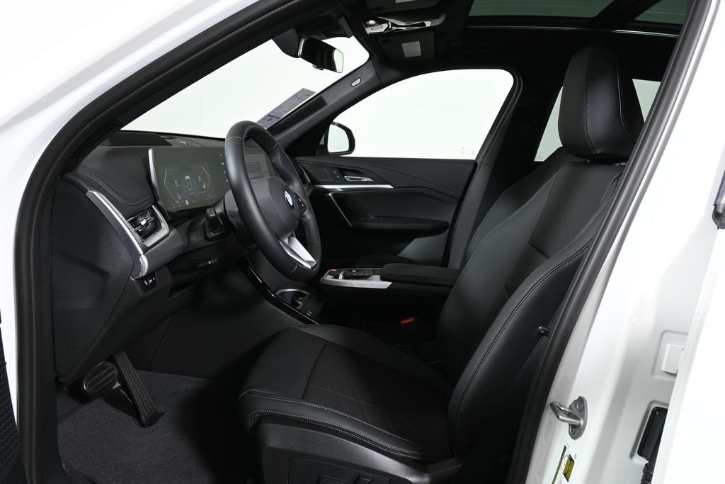 Used 2026 Alpine White BMW xDrive28i image 3