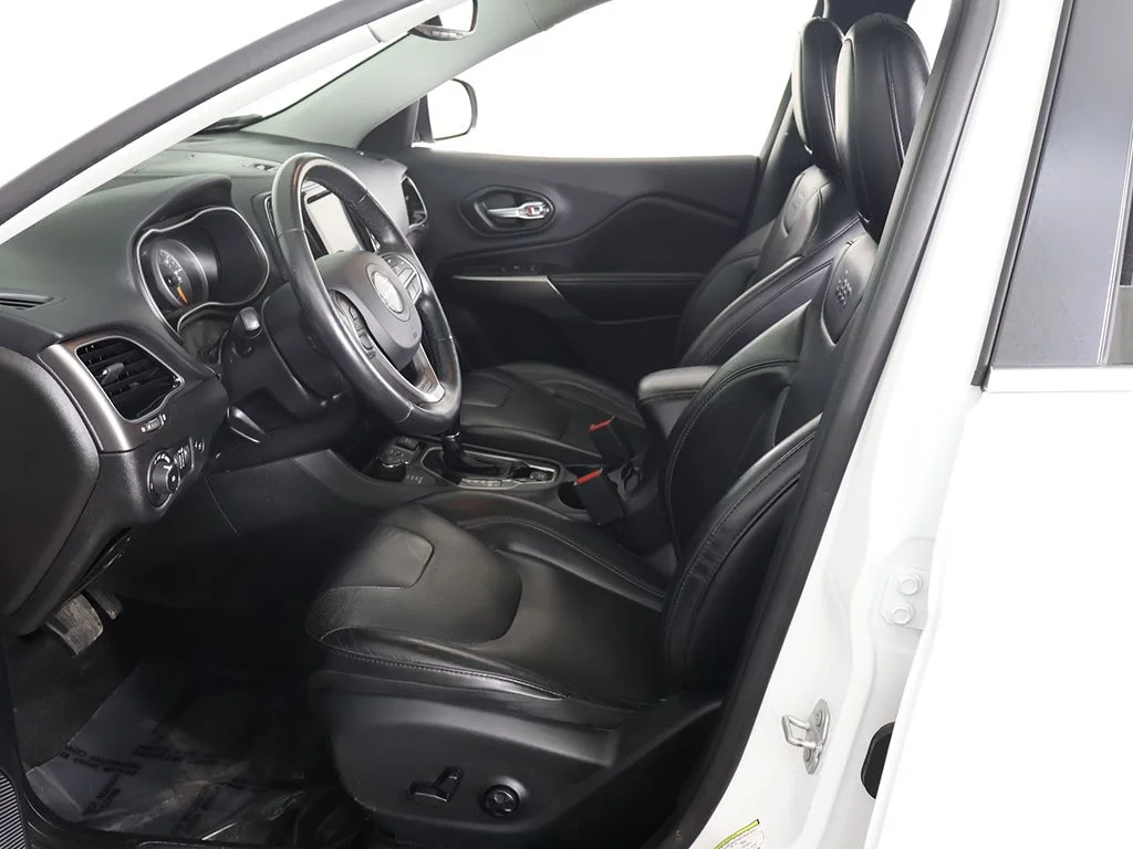 Used 2019 White Jeep Limited image 32