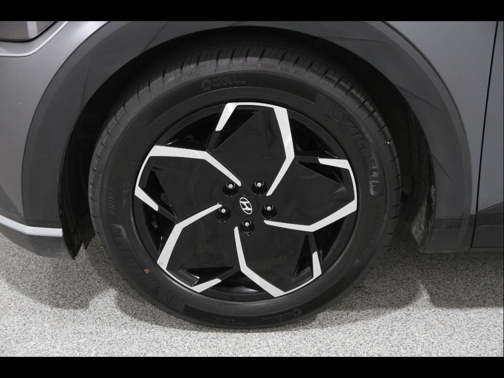 Used 2024 Shooting Star Gray Matte Hyundai SEL image 22