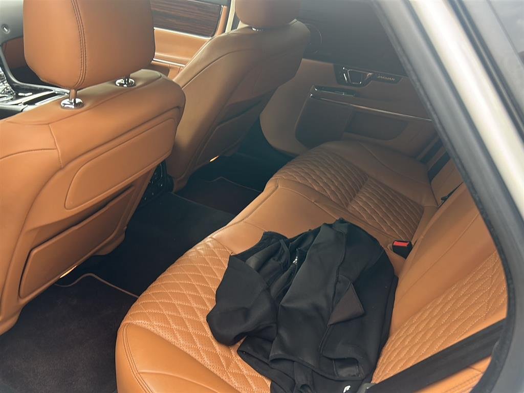 Used 2018 Fuji White Jaguar XJL Portfolio image 9