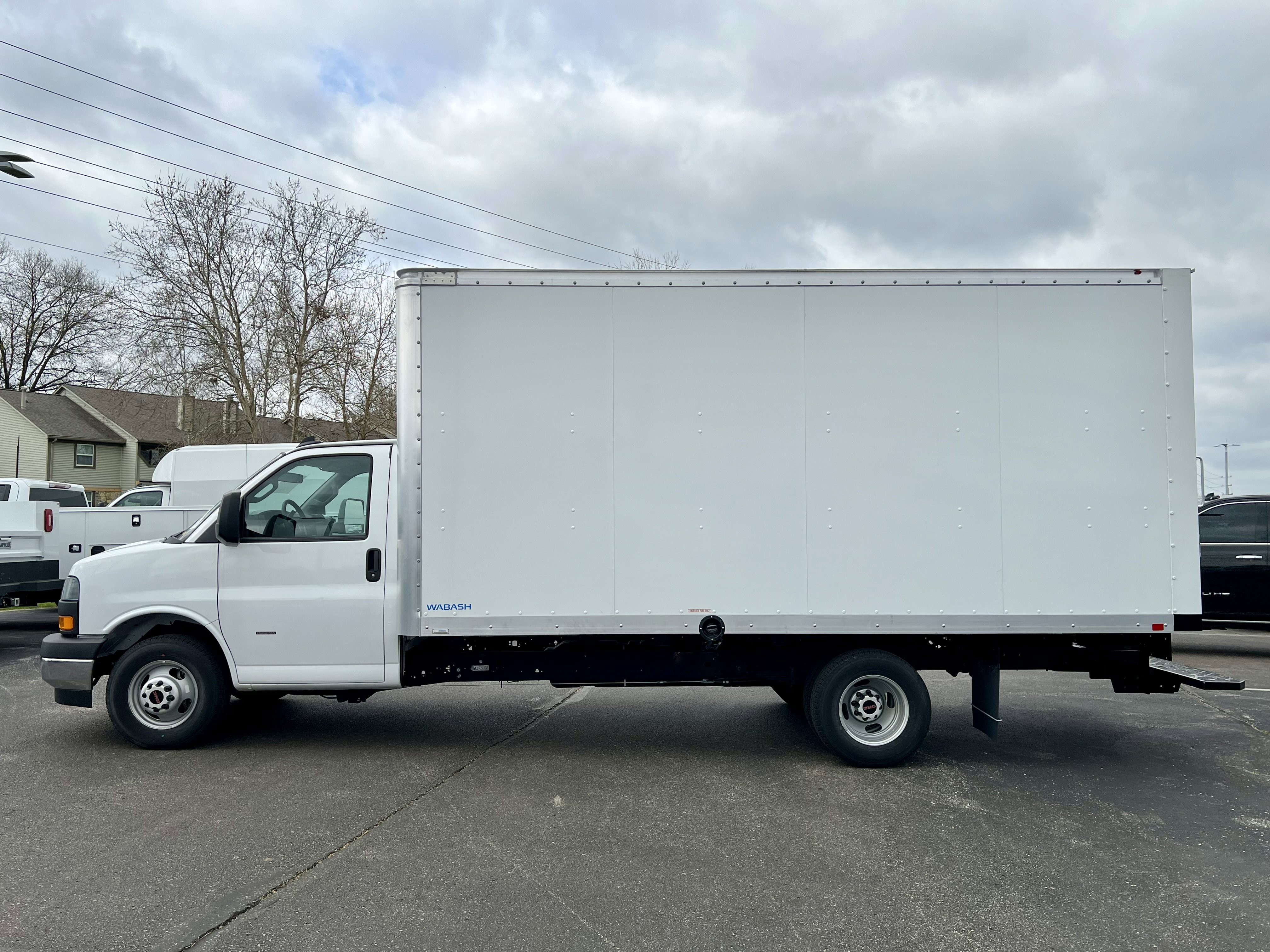 New 2025 Summit White GMC 1WT image 4