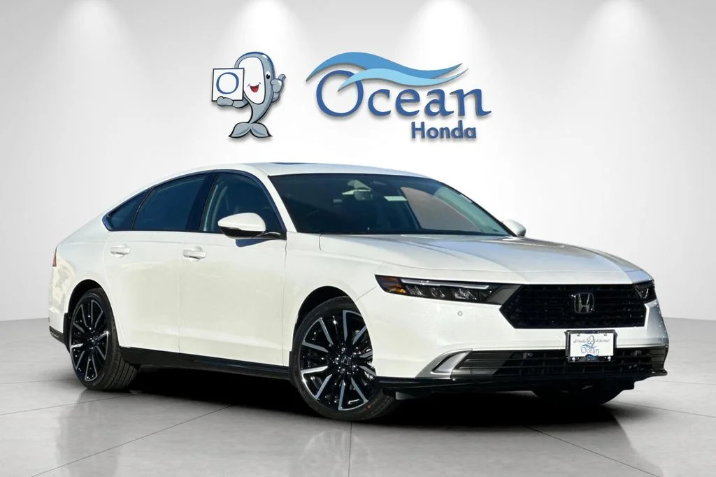Used 2025  Honda Touring image 2