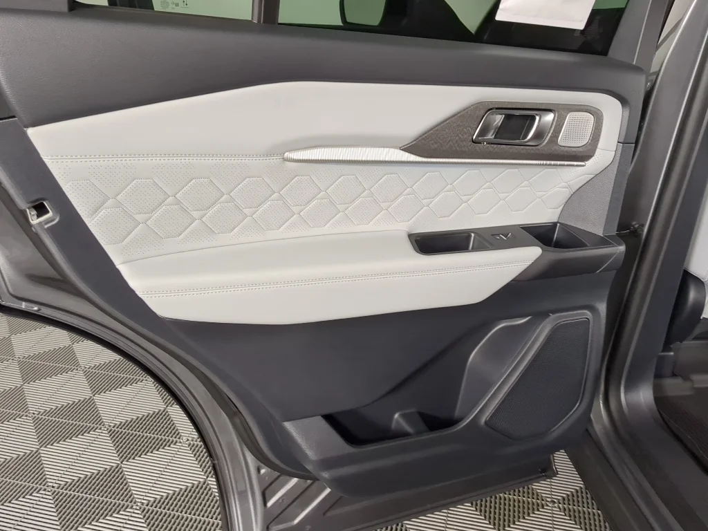 New 2026 Carbonized Gray Metallic Ford Platinum™ image 15