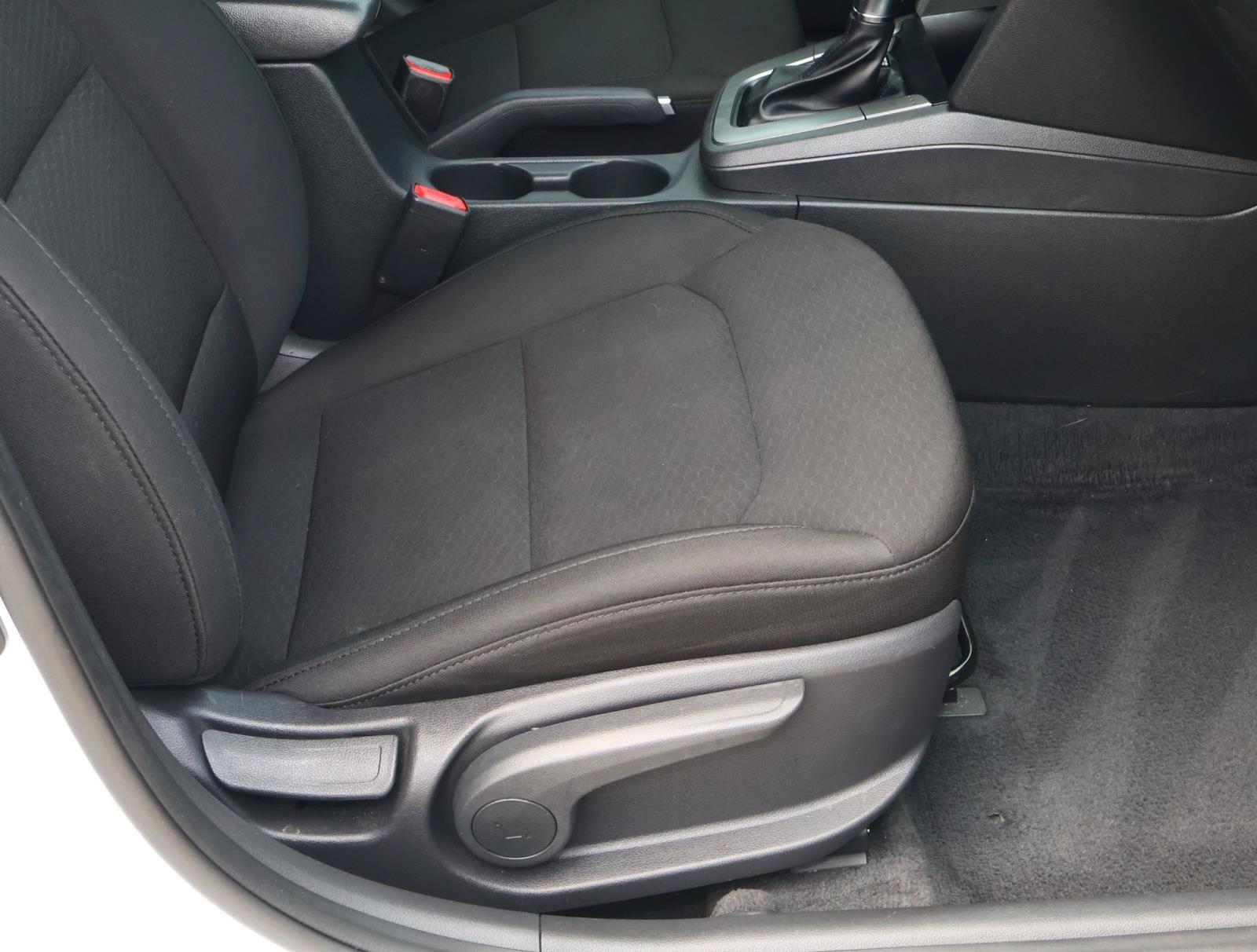 Used 2019 Quartz White Pearl Hyundai Value Edition image 17