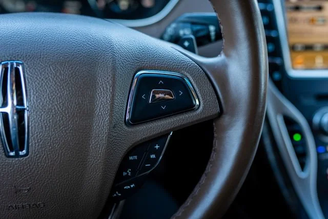Used 2016 Luxe Metallic Lincoln Reserve image 35