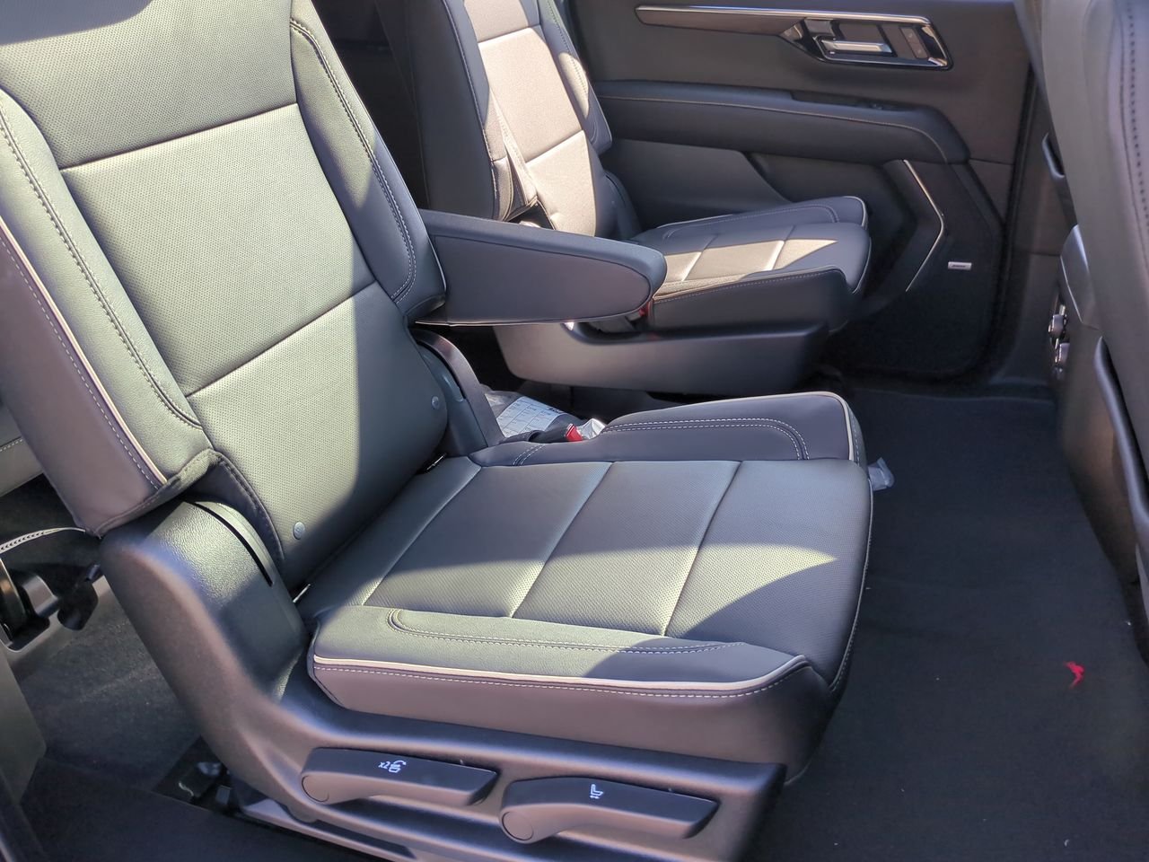 2026 Chevrolet Suburban Premier - Photo 20