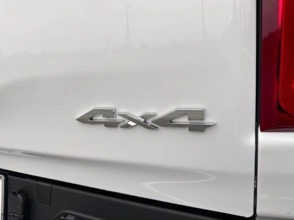 New 2026 Bright White Clear-Coat Exterior Paint RAM Big Horn/Lone Star image 6