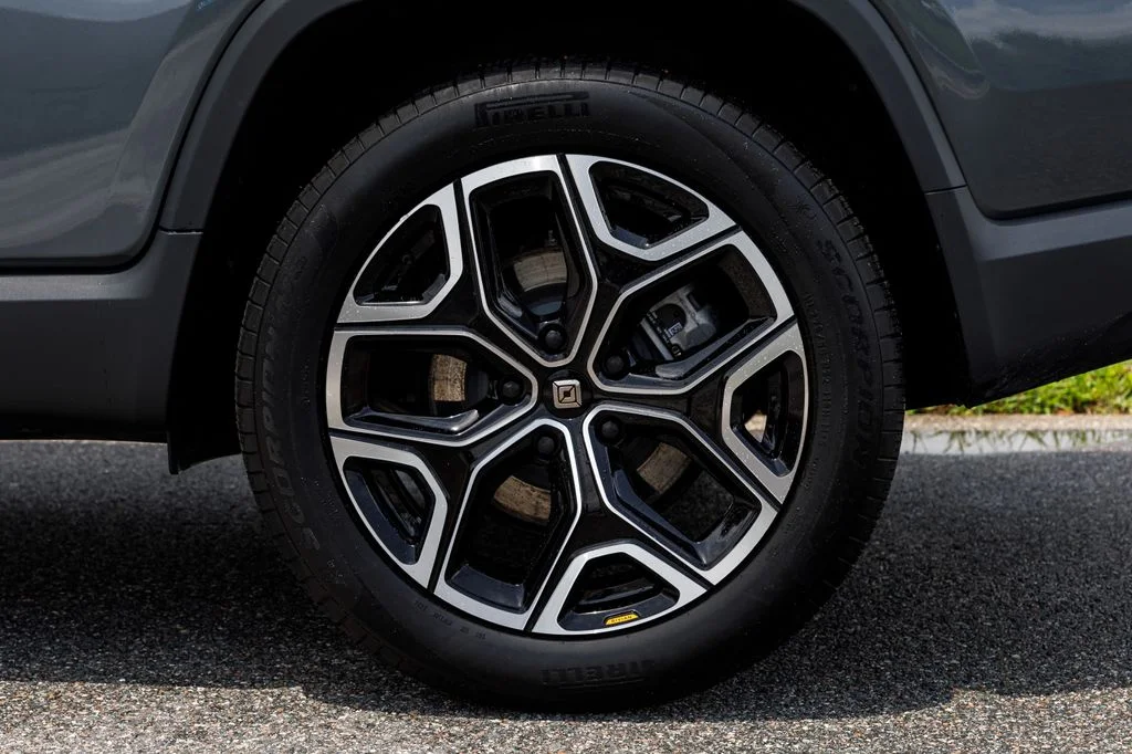 Used 2025  Rivian Adventure Dual Motor Large Pack image 38