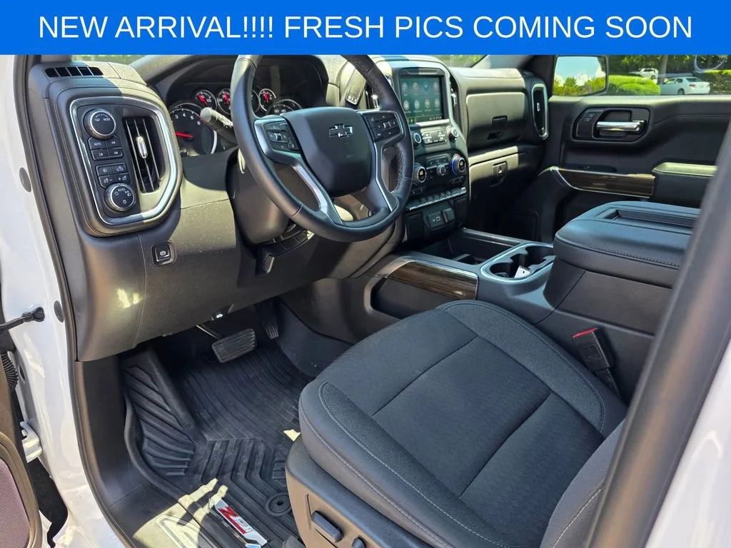 Used 2022 Summit White Chevrolet RST image 11