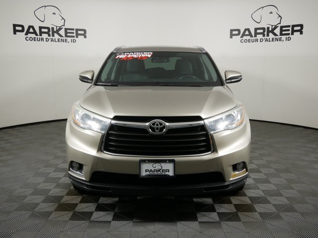 Used 2015 Creme Brulee Mica Toyota Limited image 3