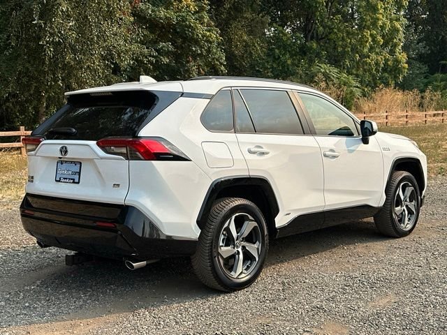 Used 2023 Ice Toyota SE image 9
