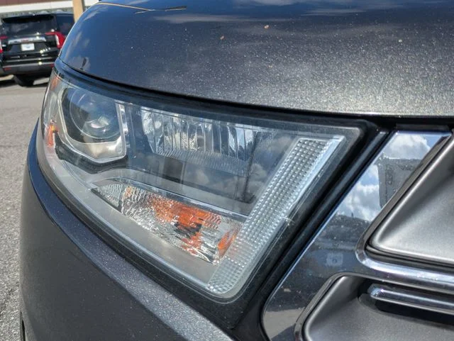 Used 2016 Magnetic Metallic Ford SEL image 10