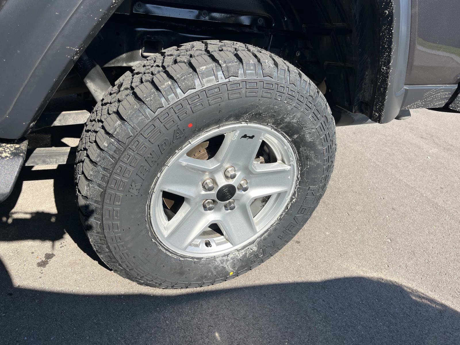 Used 2020 Granite Crystal Metallic Clearcoat Jeep Sport S image 9