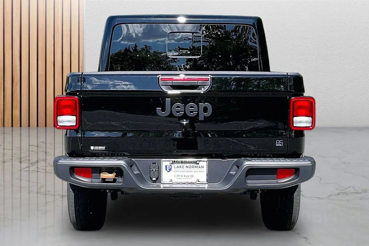New 2026 Black Clear-Coat Exterior Paint Jeep 85th Anniversary Edition image 8