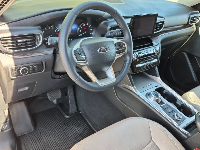 Used 2023 White Metallic Ford Limited image 10