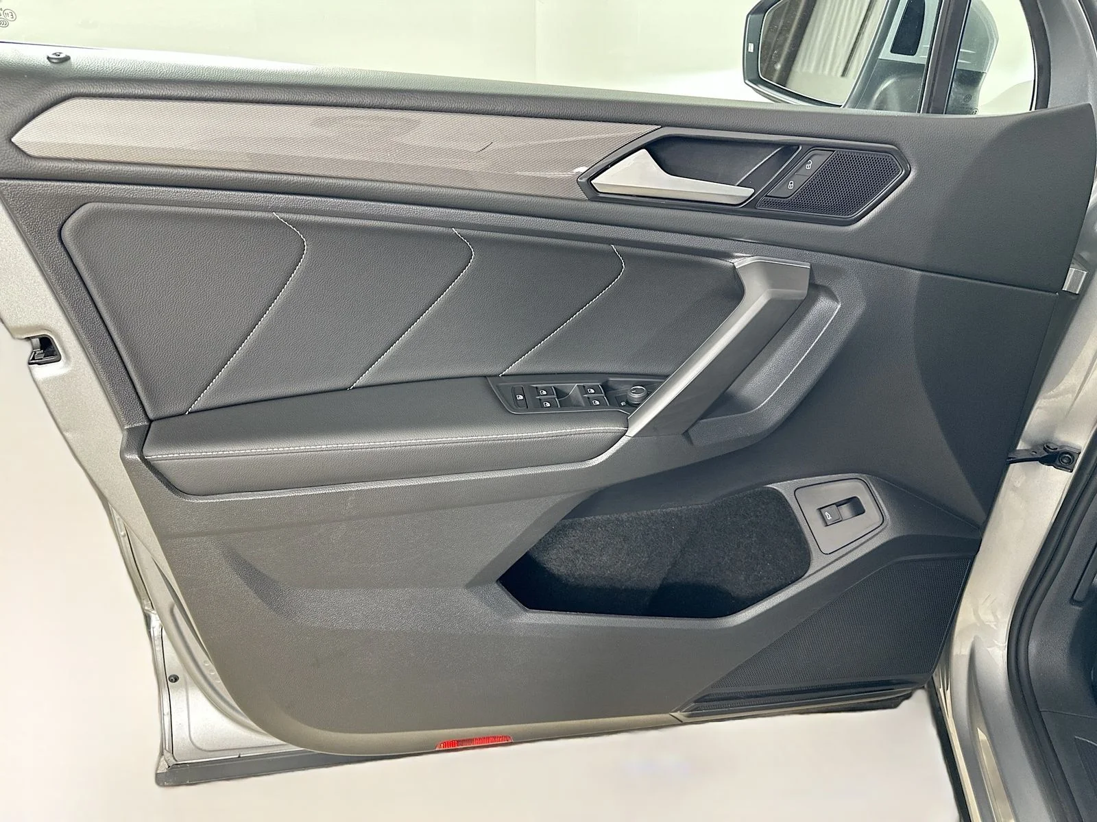 Used 2022 Silver Volkswagen  image 16