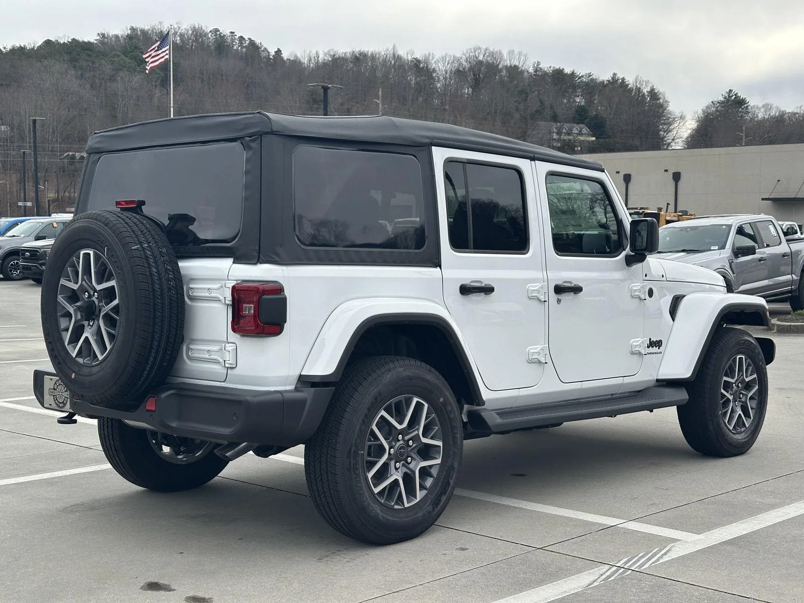 2025 Jeep Wrangler 4-Door Sahara - Photo 7