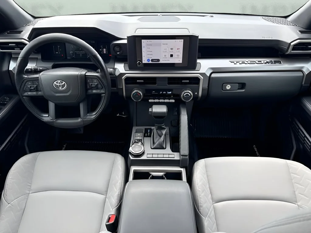 Used 2025  Toyota SR image 12
