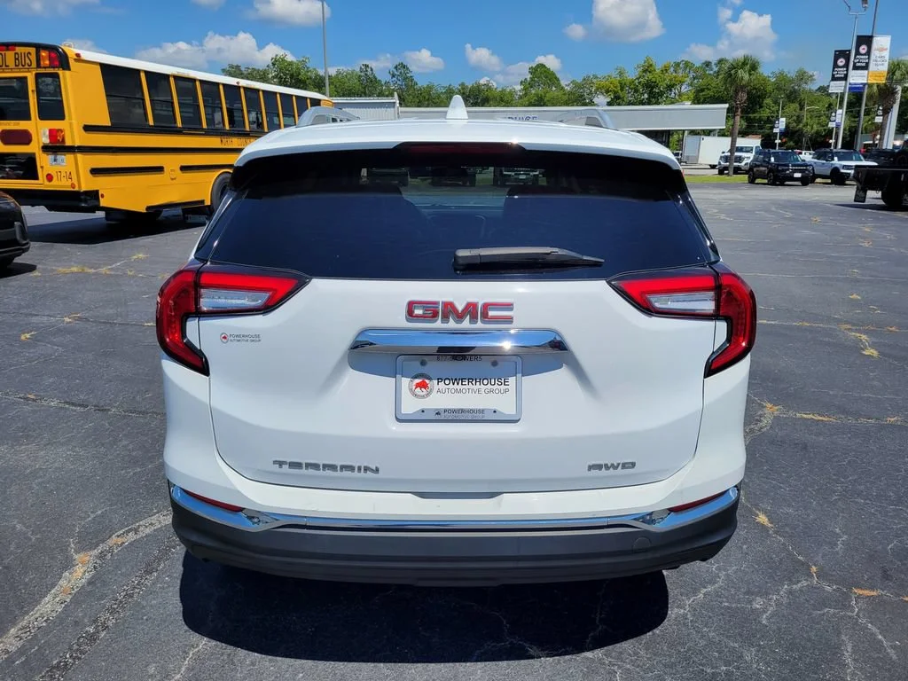 Used 2024 Summit White GMC SLT image 4