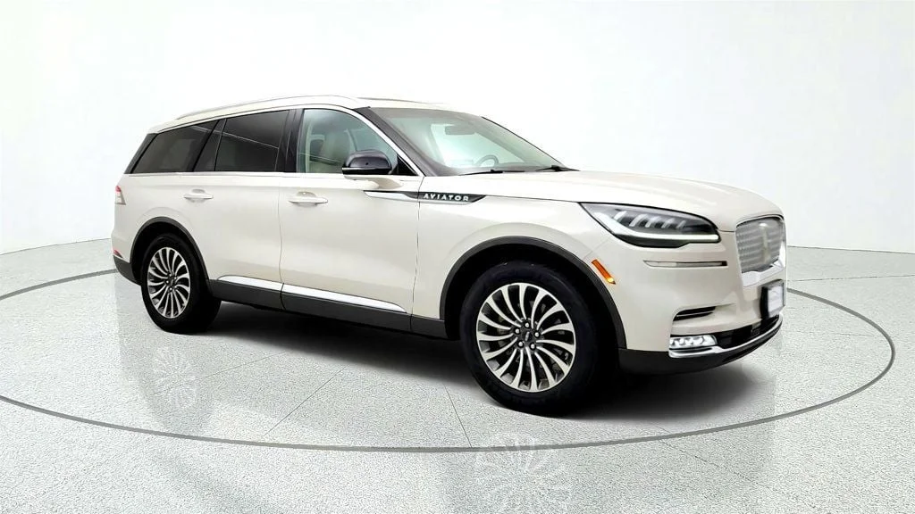 Used 2021 Ceramic Pearl Lincoln Reserve AWD w/ Elements Package Plus image 3
