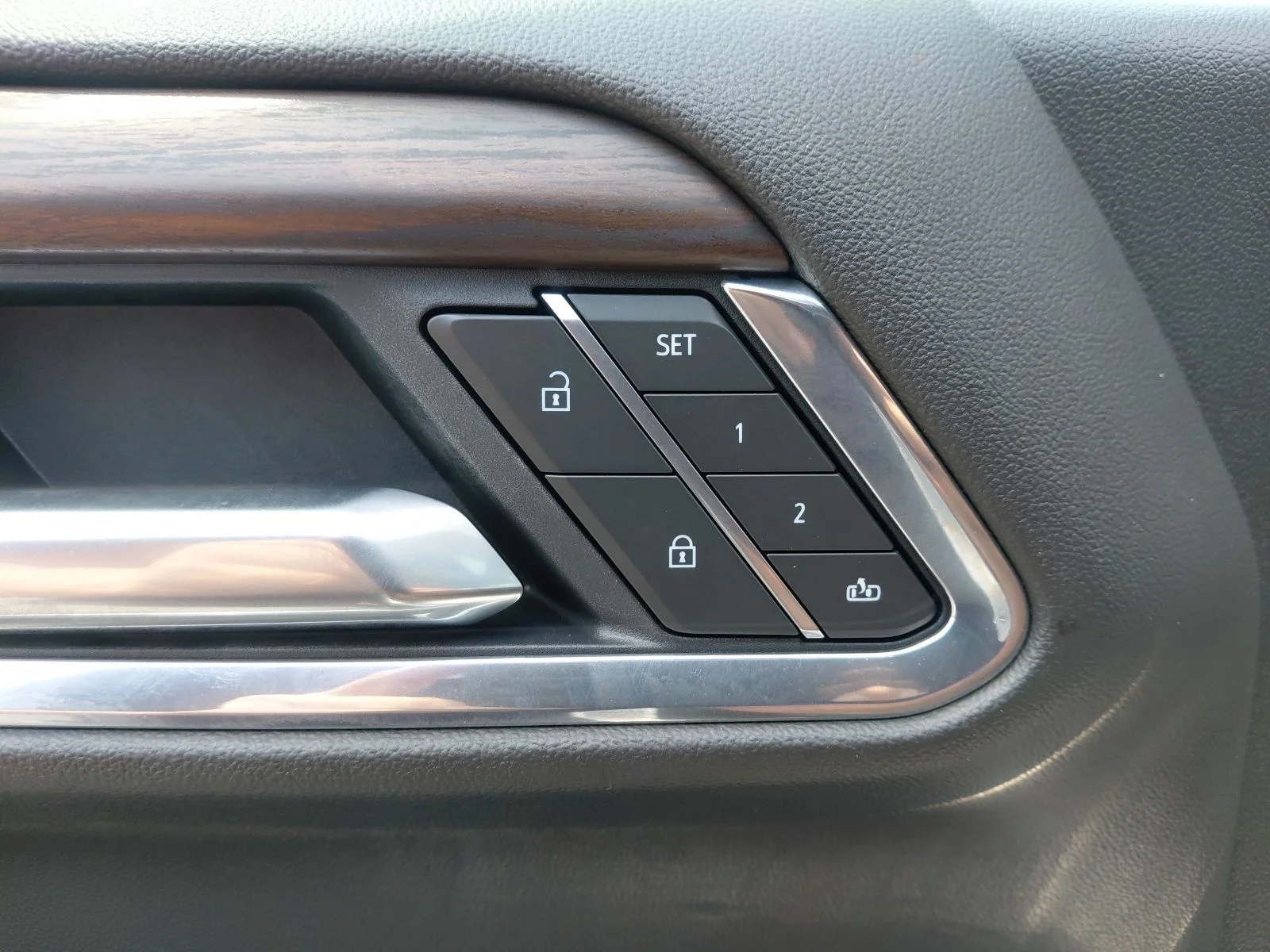Used 2025 White GMC SLT image 20