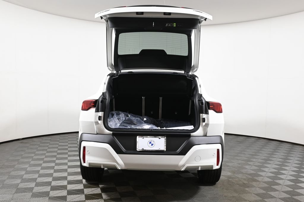 New 2027 Alpine White BMW xDrive28i image 32