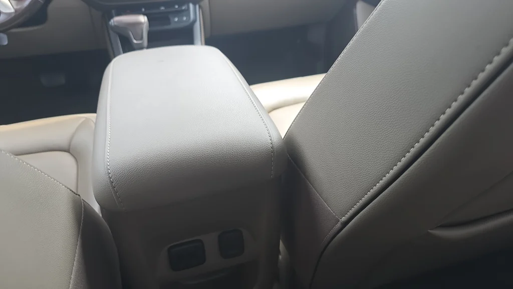 Used 2018 White GMC SLT image 14