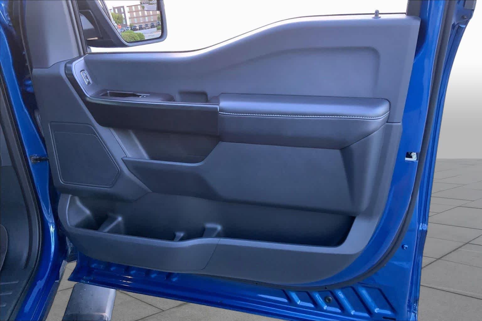 Used 2023 Atlas Blue Metallic Ford XL image 21