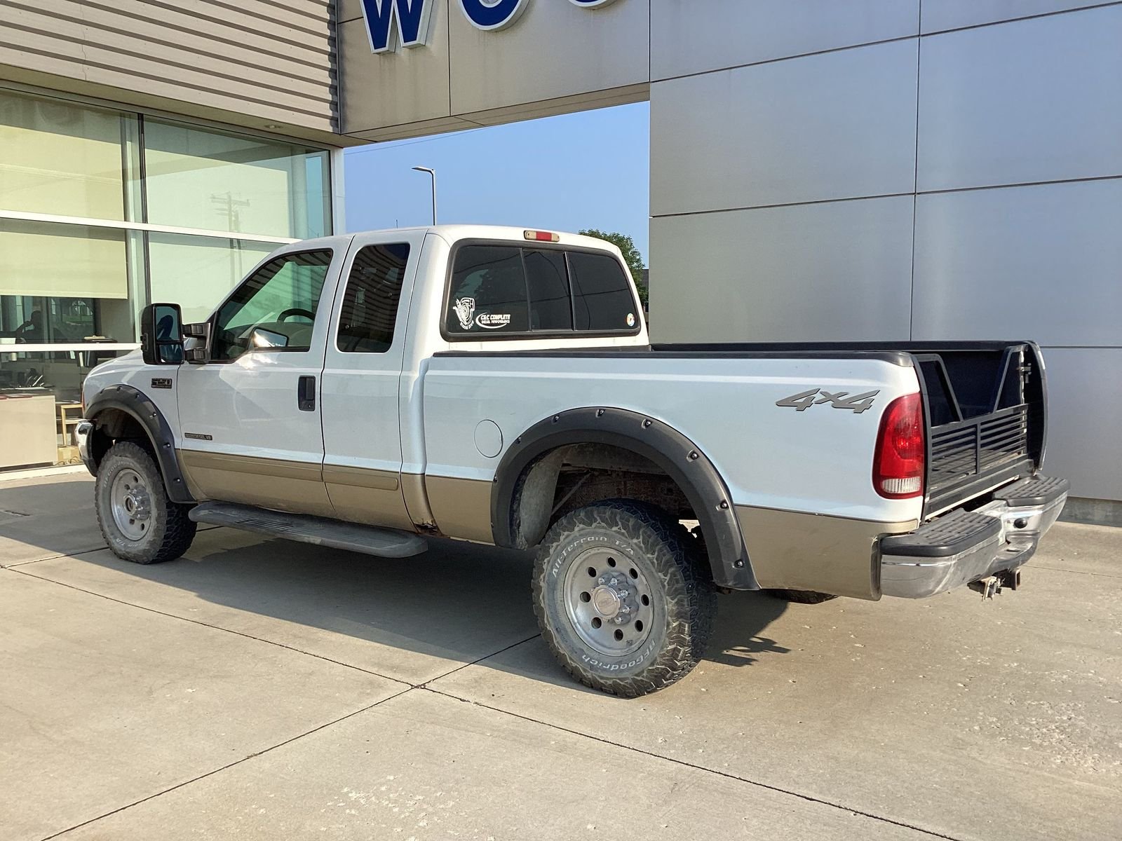 Used 2001 White Ford Lariat image 4