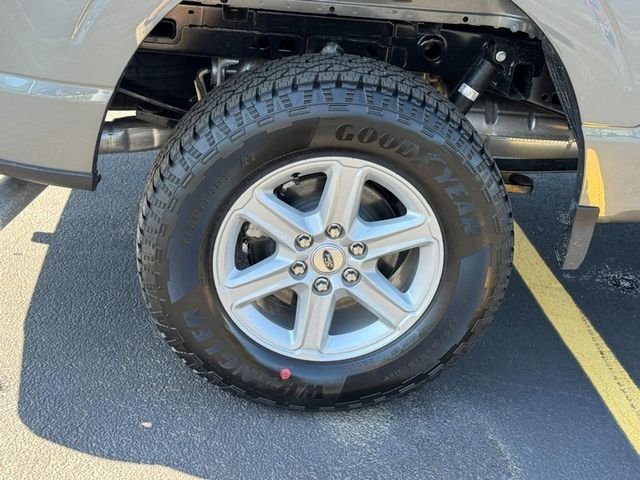 New 2026 Carbonized Gray Metallic Ford XLT image 4