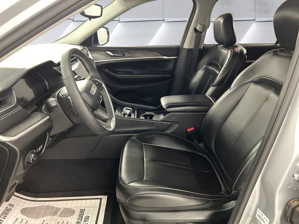 Used 2023 Silver Jeep Limited image 7