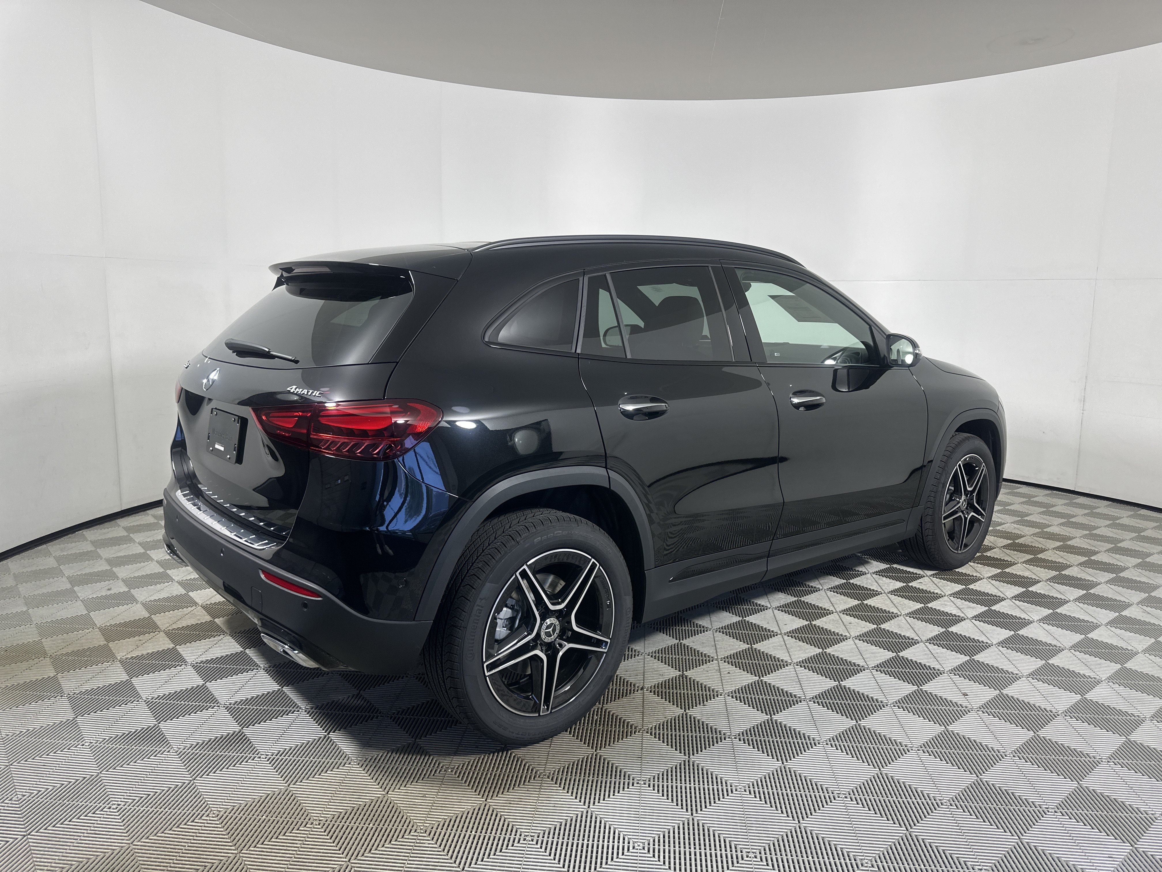 New 2026 COSMOS BLACK METALLIC Mercedes-Benz GLA 250 image 7