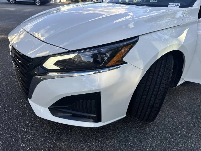 Used 2025 White Nissan 2.5 SV image 30
