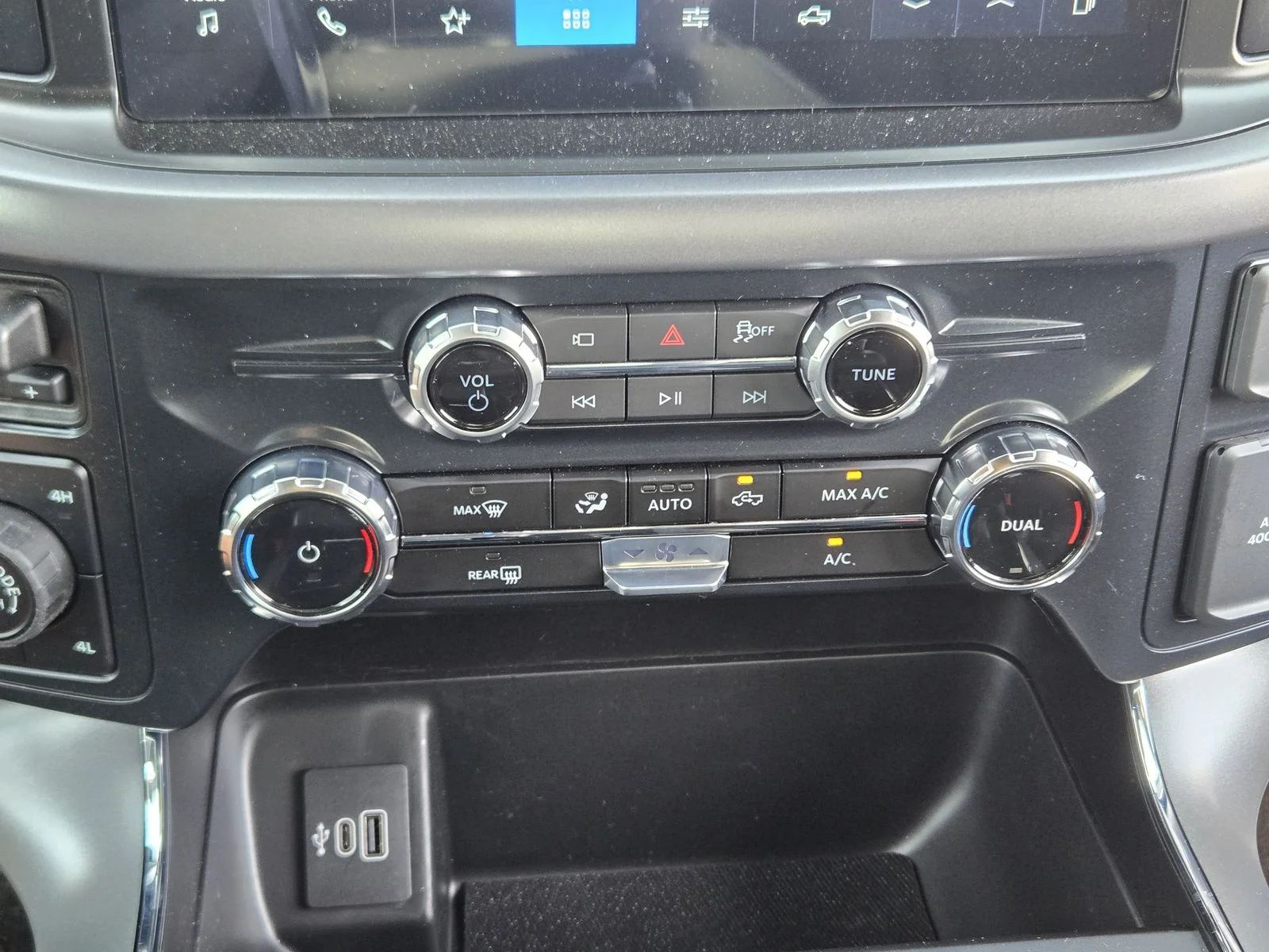 New 2026 Oxford White Ford XLT image 13