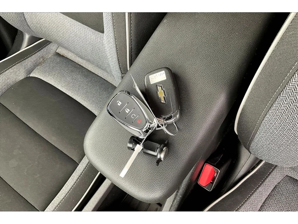 Used 2023 Summit White Chevrolet LT image 9