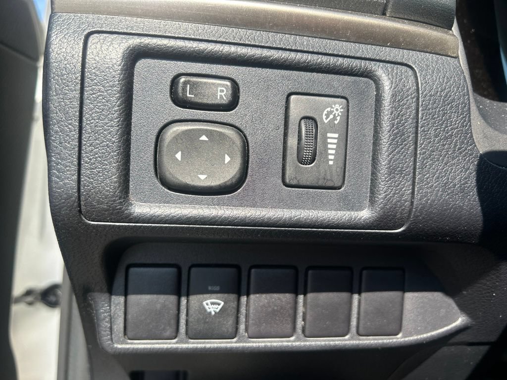Used 2015 White Lexus 200h image 21