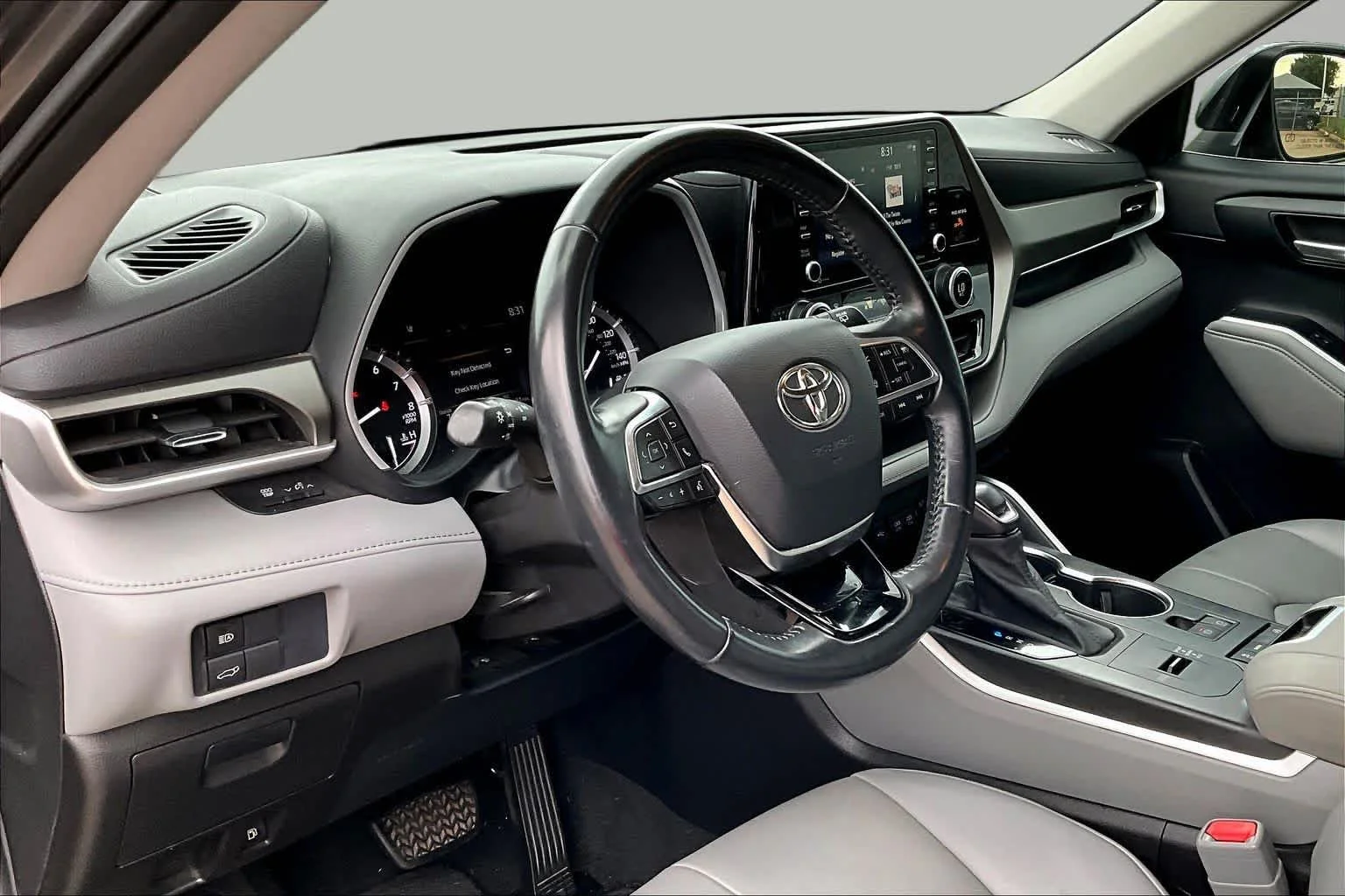 Used 2021 Magnetic Gray Metallic Toyota XLE image 17